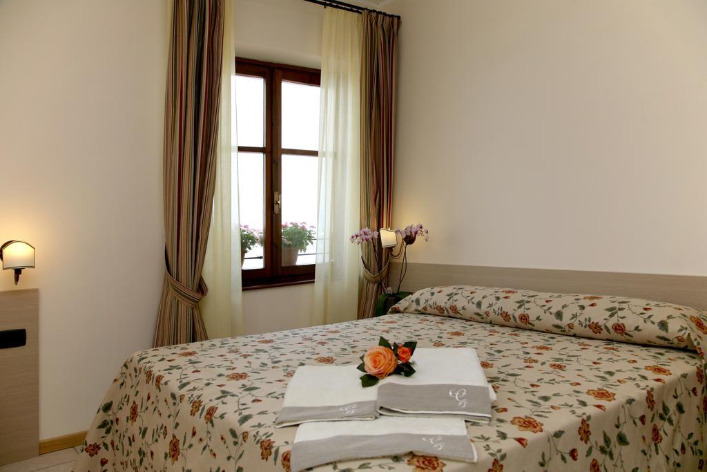 Locanda Le Palafitte Bardolino Rum bild